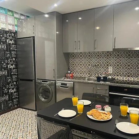 Luxury Apartment *